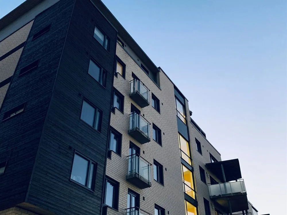 Apartman bina girişi güvenlik kamerası